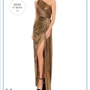 Mac Duggal
Metallic One-Shoulder Gown size 4 worn 1 time